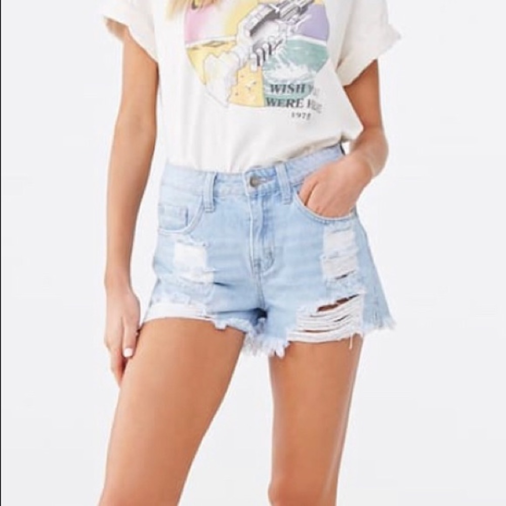 Cute ripped jean shorts ✨🥰